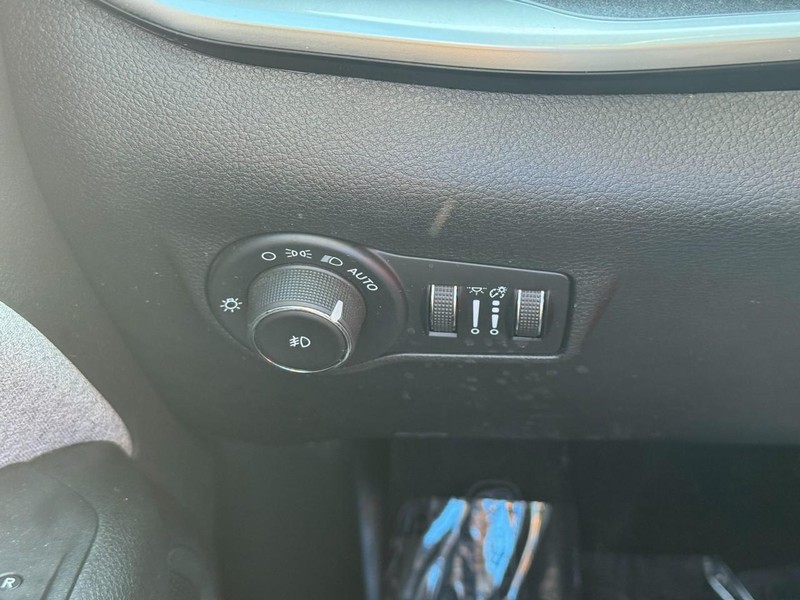 Jeep Compass Vehicle Full-screen Gallery Image 19