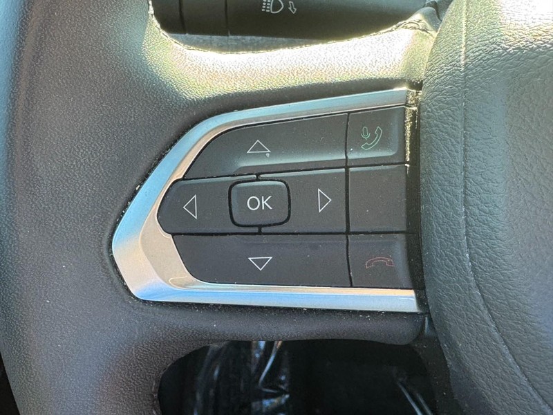 Jeep Compass Vehicle Full-screen Gallery Image 20