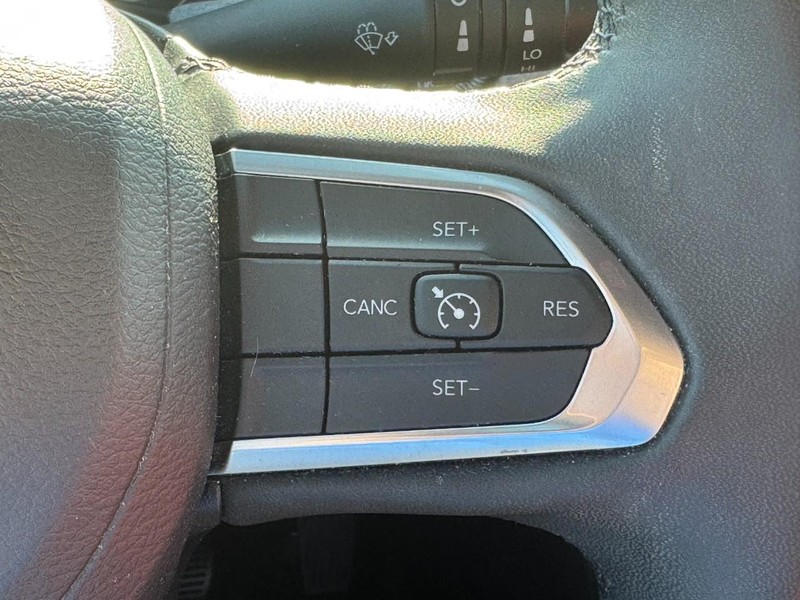 Jeep Compass Vehicle Full-screen Gallery Image 21