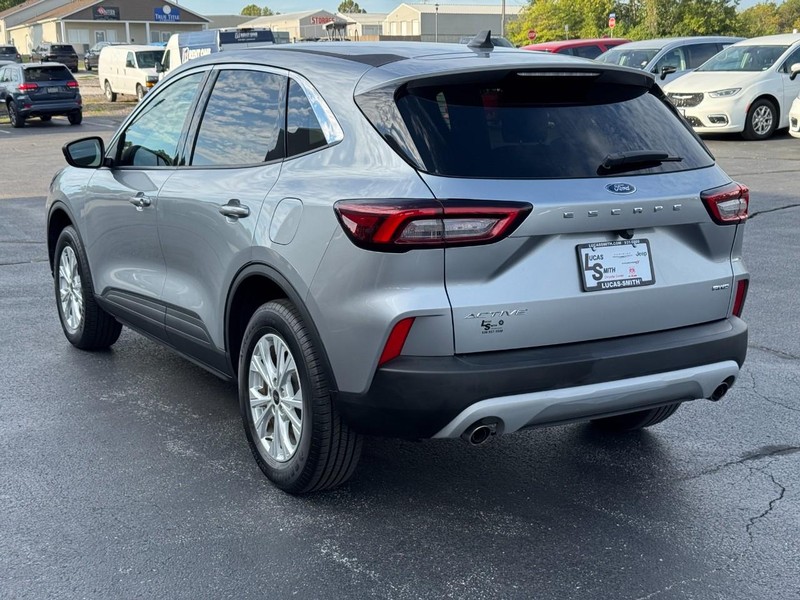 Ford Escape Vehicle Full-screen Gallery Image 6
