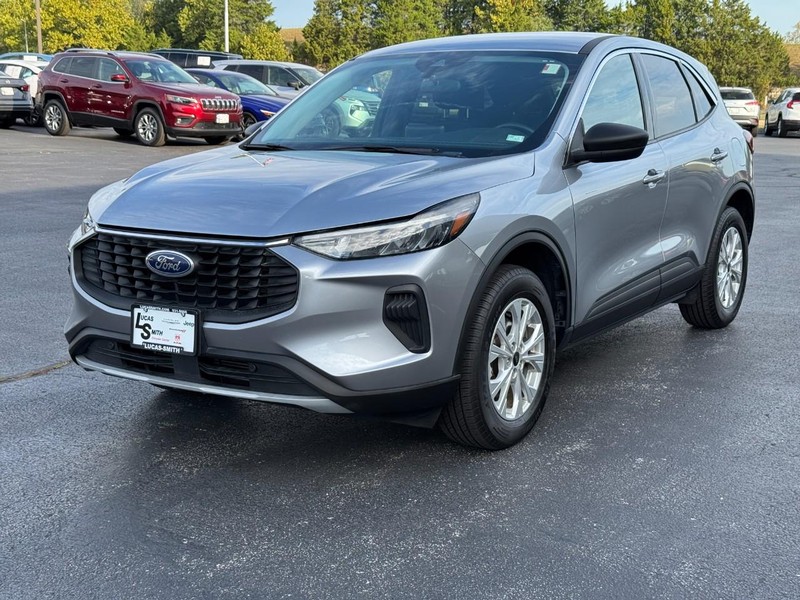 Ford Escape Vehicle Full-screen Gallery Image 8