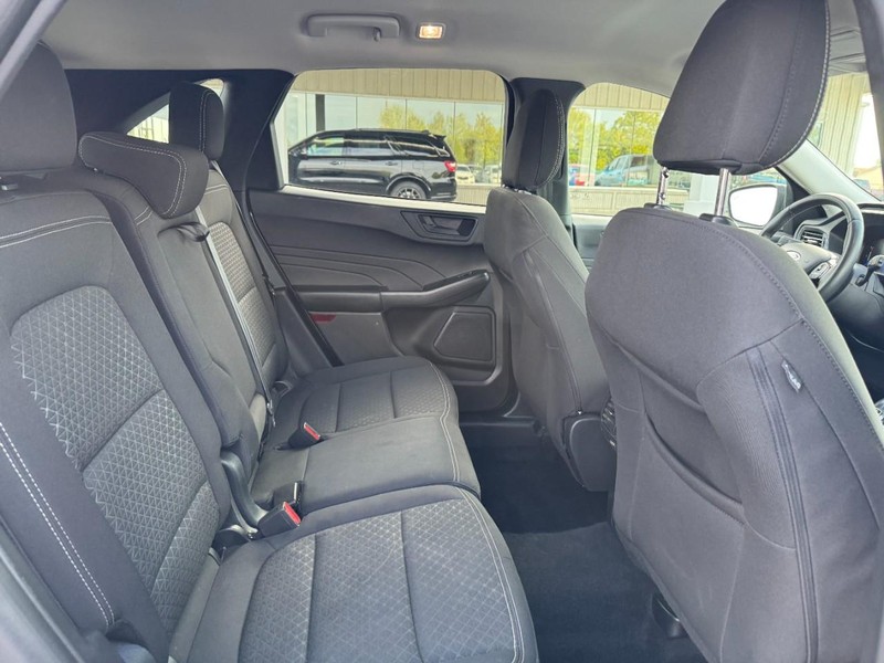 Ford Escape Vehicle Full-screen Gallery Image 10