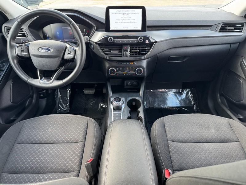 Ford Escape Vehicle Full-screen Gallery Image 12