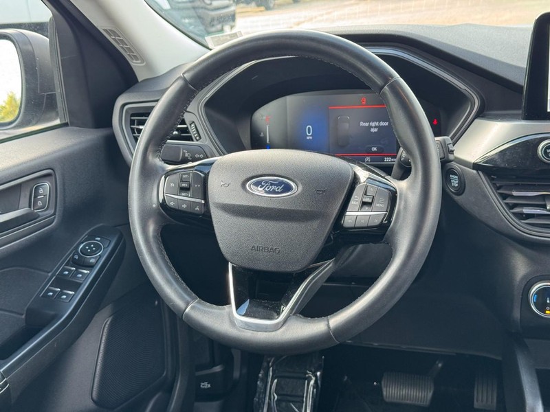 Ford Escape Vehicle Full-screen Gallery Image 13