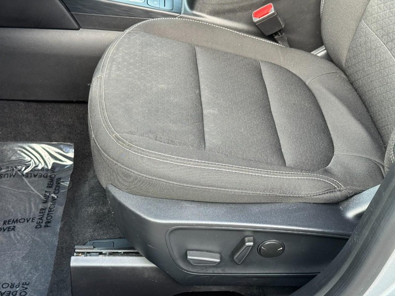 Ford Escape Vehicle Full-screen Gallery Image 17