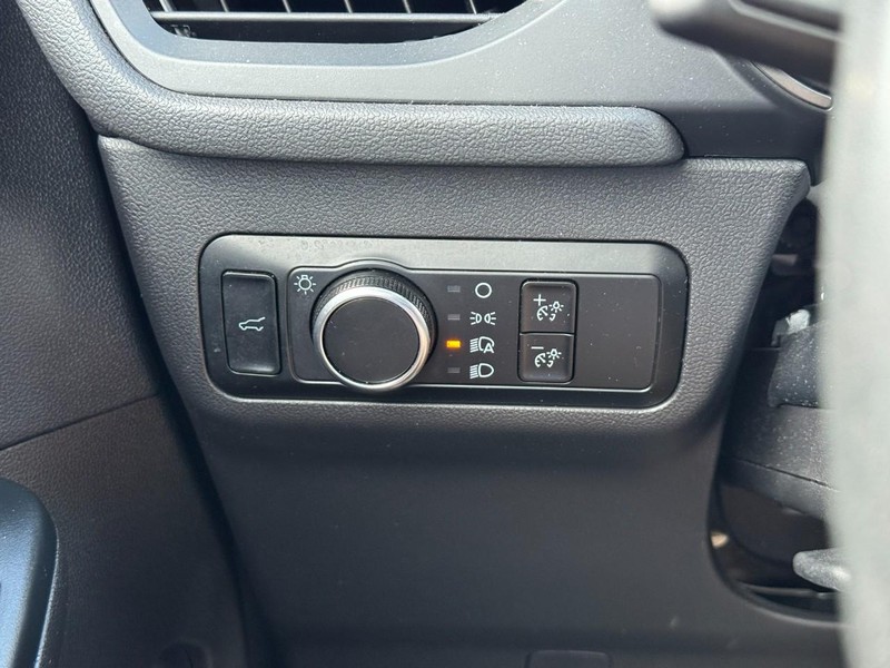 Ford Escape Vehicle Full-screen Gallery Image 18
