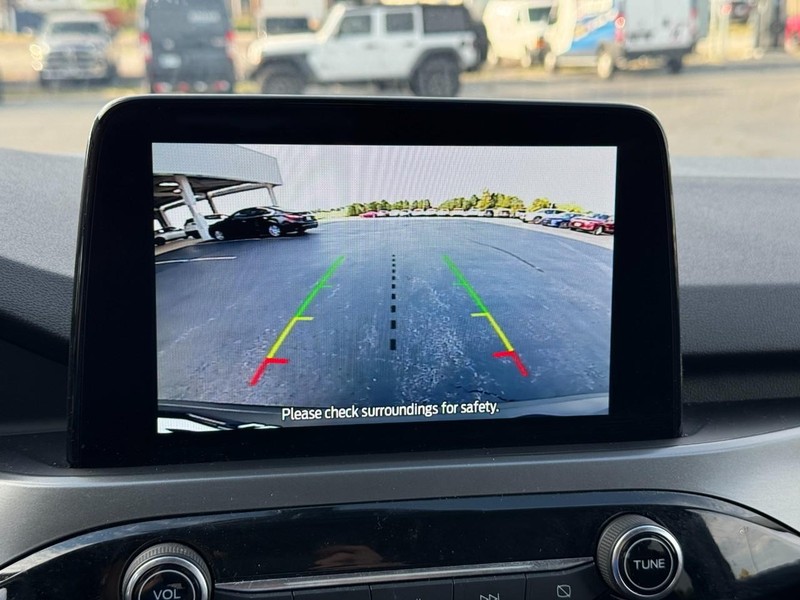 Ford Escape Vehicle Full-screen Gallery Image 23