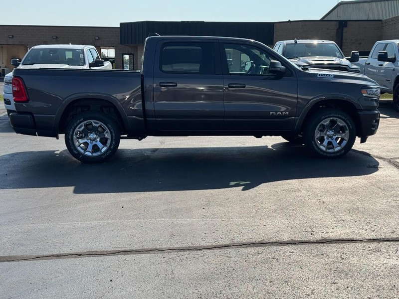 Ram 1500 Vehicle Full-screen Gallery Image 2