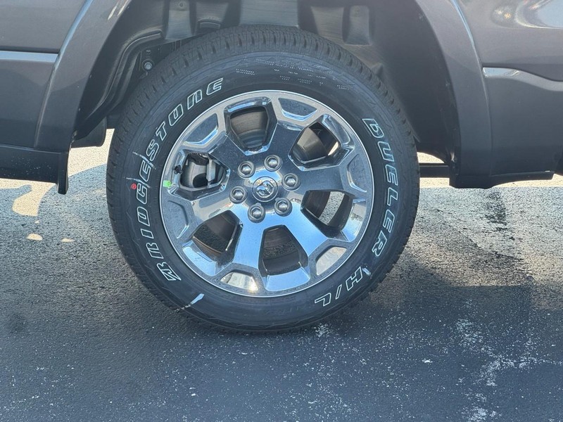 Ram 1500 Vehicle Full-screen Gallery Image 3
