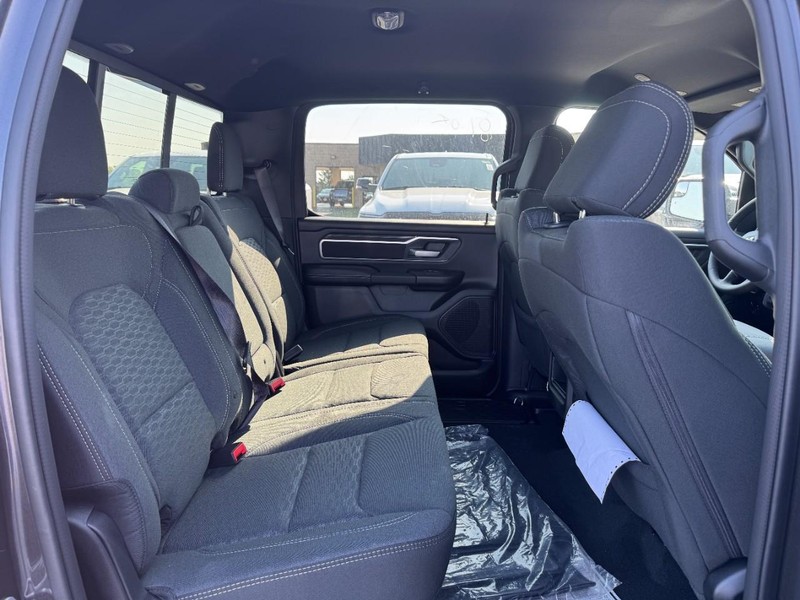 Ram 1500 Vehicle Full-screen Gallery Image 6