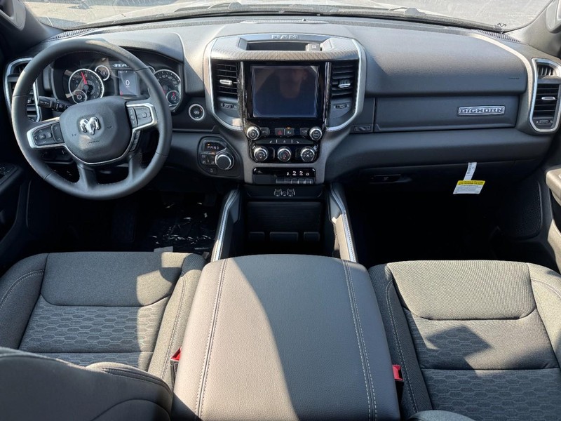 Ram 1500 Vehicle Full-screen Gallery Image 7