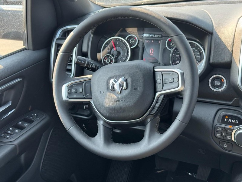 Ram 1500 Vehicle Full-screen Gallery Image 8