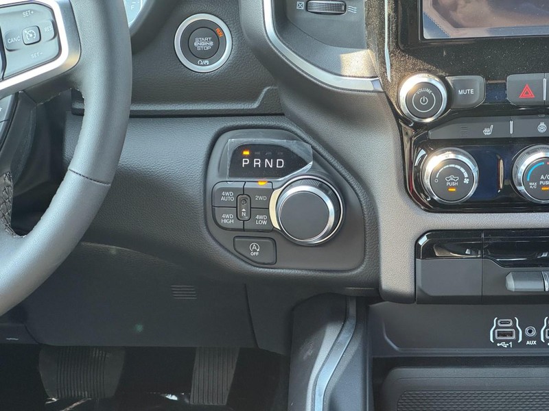 Ram 1500 Vehicle Full-screen Gallery Image 10