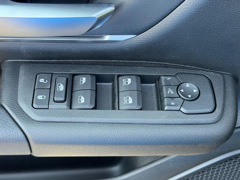 Ram 1500 Vehicle Full-screen Gallery Image 11