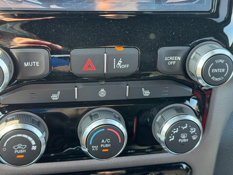Ram 1500 Vehicle Full-screen Gallery Image 18