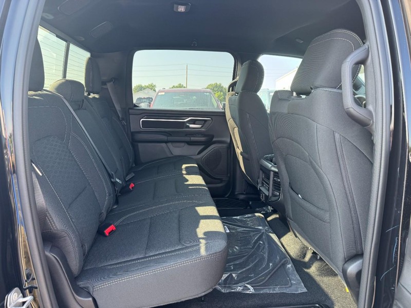 Ram 1500 Vehicle Full-screen Gallery Image 6