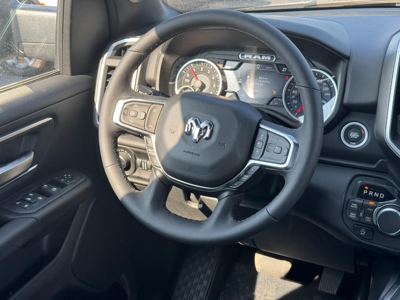 Ram 1500 Vehicle Full-screen Gallery Image 9