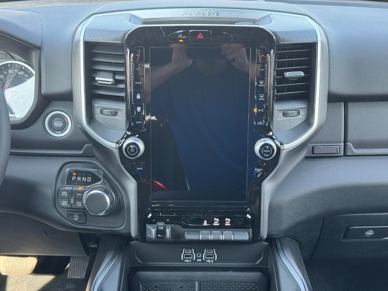 Ram 1500 Vehicle Full-screen Gallery Image 10