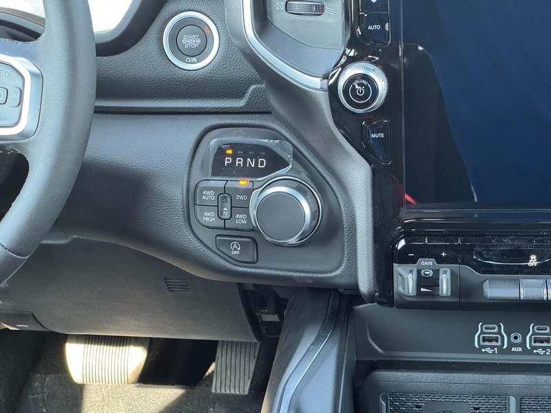 Ram 1500 Vehicle Full-screen Gallery Image 11