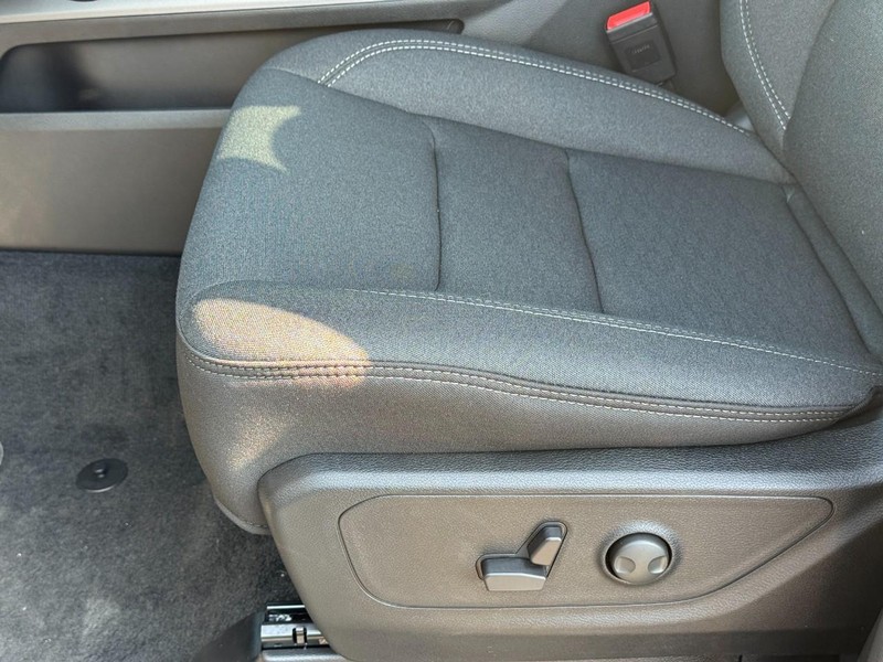 Ram 1500 Vehicle Full-screen Gallery Image 13