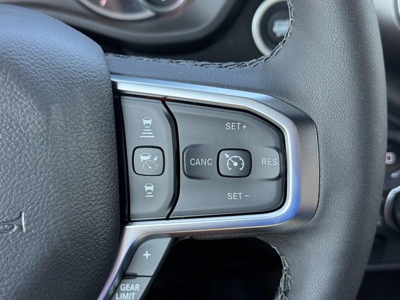 Ram 1500 Vehicle Full-screen Gallery Image 16