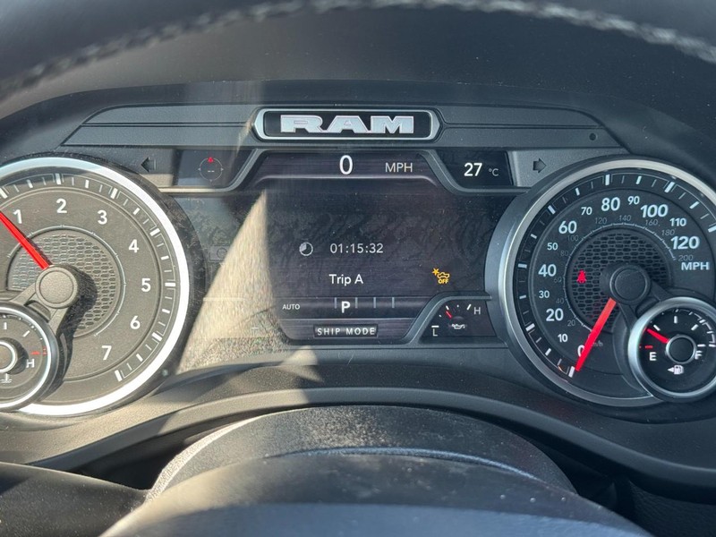 Ram 1500 Vehicle Full-screen Gallery Image 17