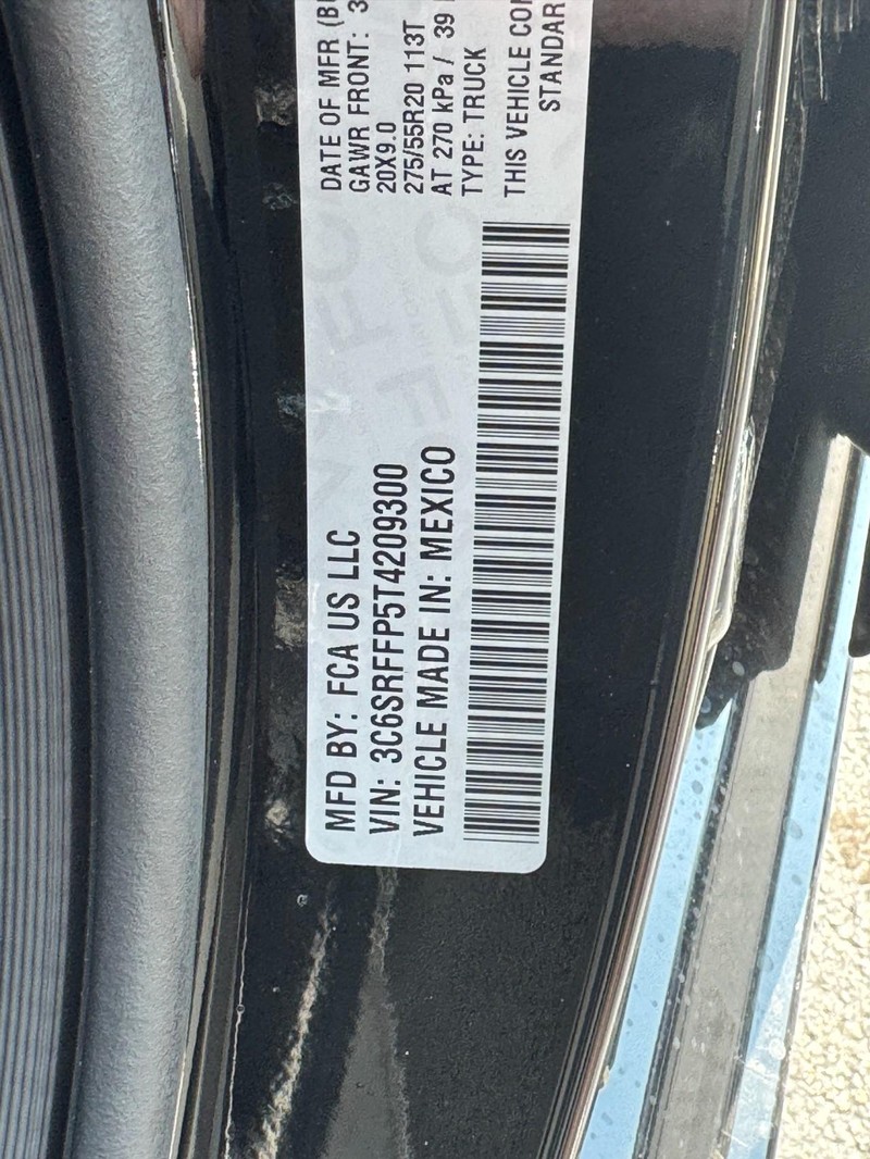 Ram 1500 Vehicle Full-screen Gallery Image 18