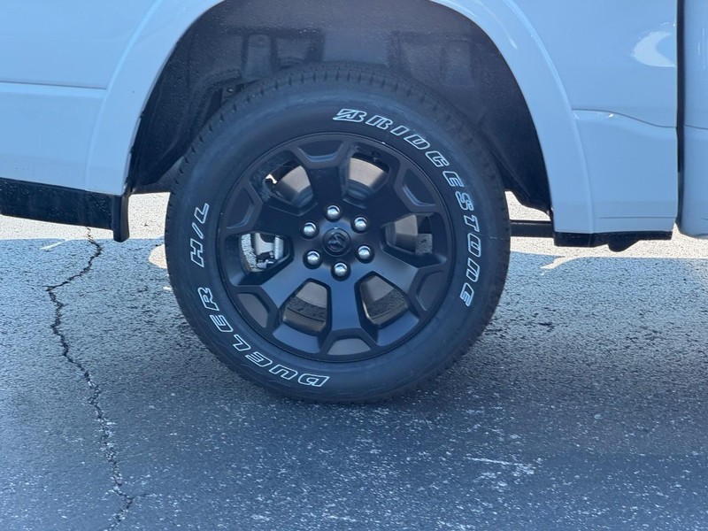 Ram 1500 Vehicle Full-screen Gallery Image 3