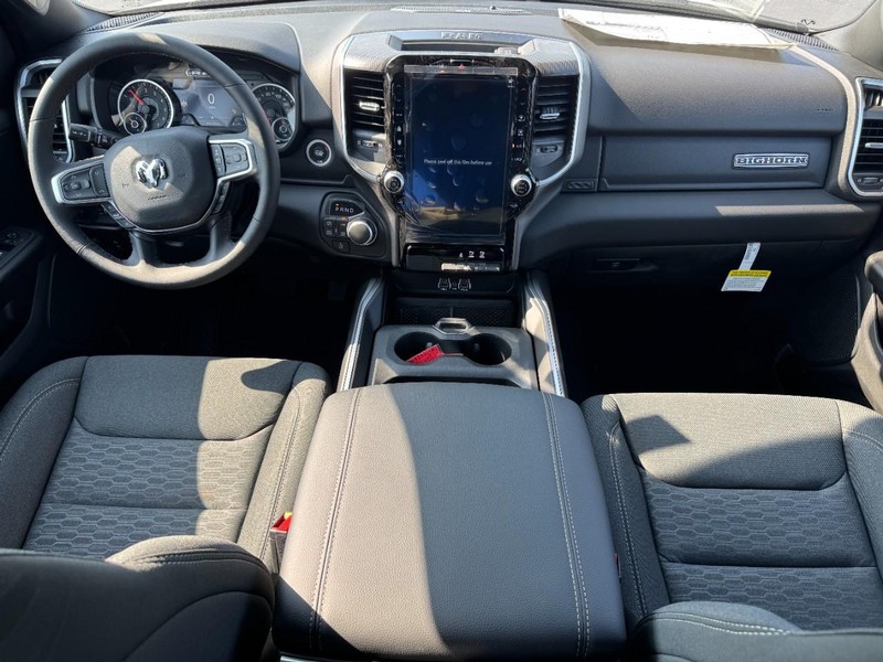 Ram 1500 Vehicle Full-screen Gallery Image 8