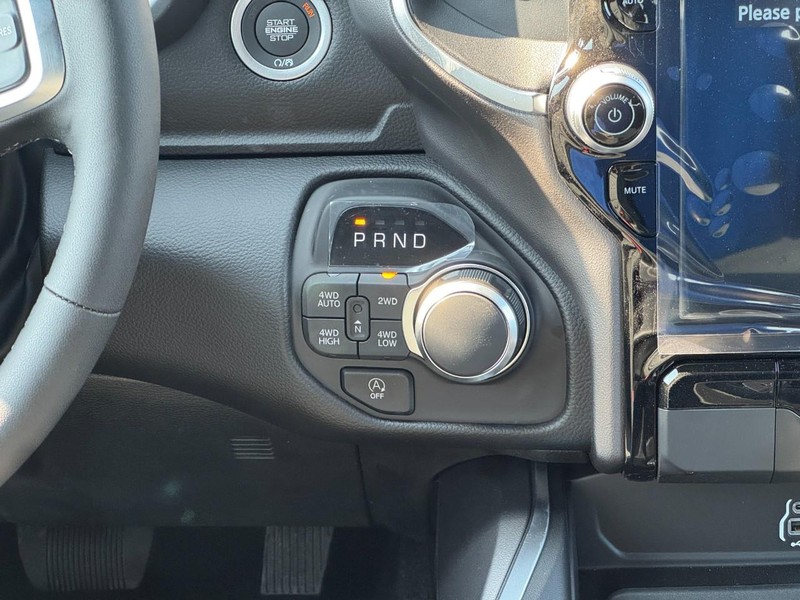 Ram 1500 Vehicle Full-screen Gallery Image 11