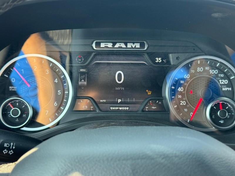 Ram 1500 Vehicle Full-screen Gallery Image 17