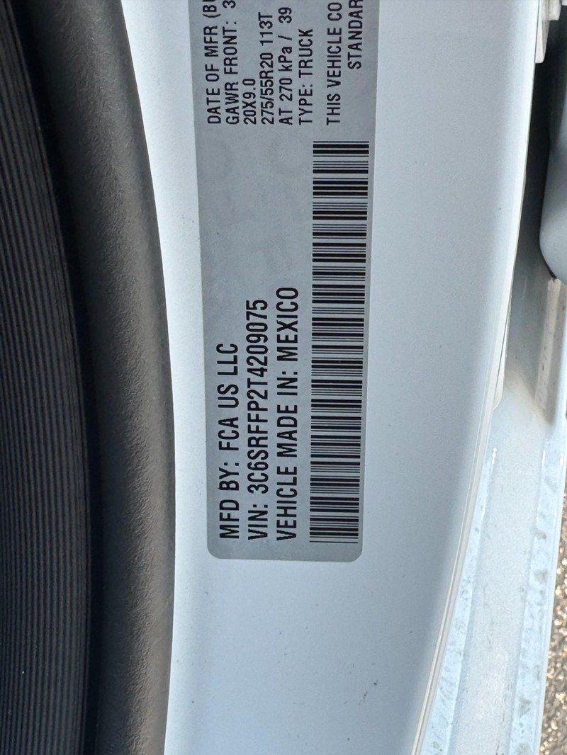 Ram 1500 Vehicle Full-screen Gallery Image 18