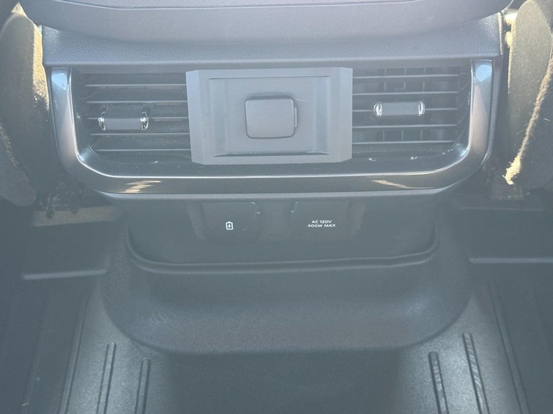 Ford F-150 Vehicle Full-screen Gallery Image 11