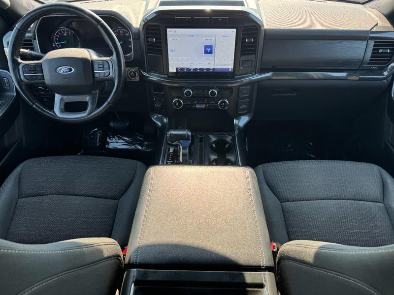Ford F-150 Vehicle Full-screen Gallery Image 12