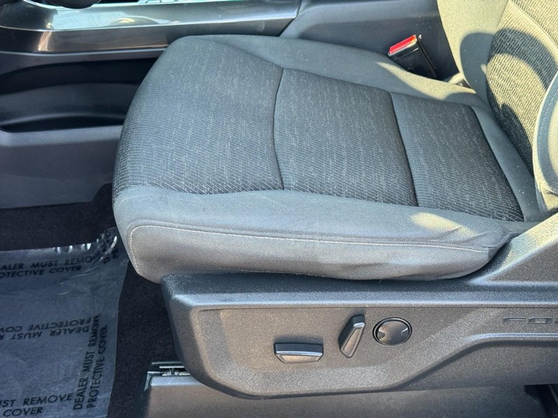 Ford F-150 Vehicle Full-screen Gallery Image 17