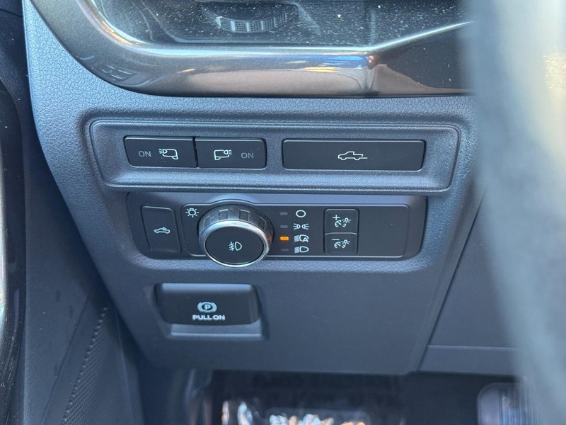 Ford F-150 Vehicle Full-screen Gallery Image 18