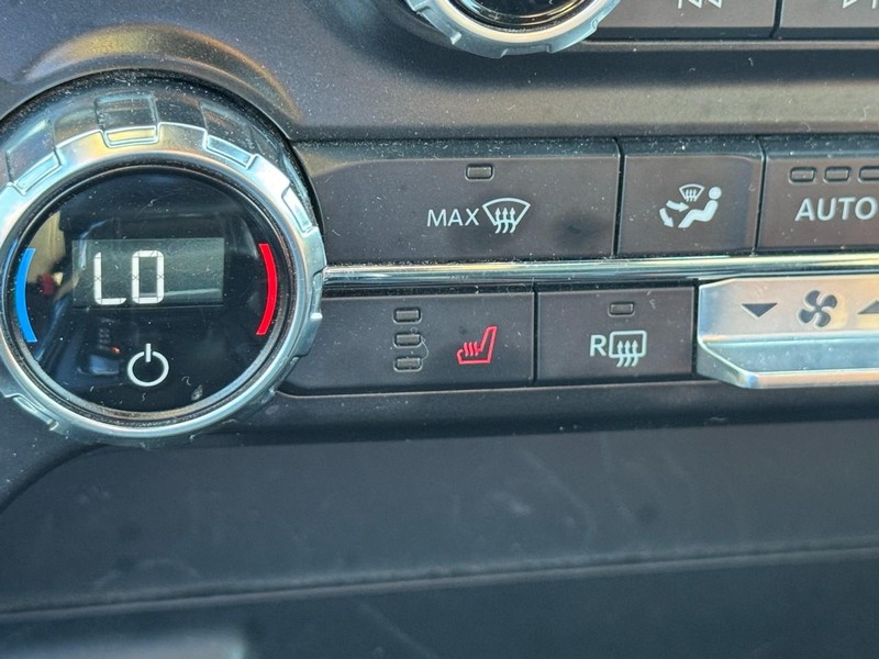 Ford F-150 Vehicle Full-screen Gallery Image 24