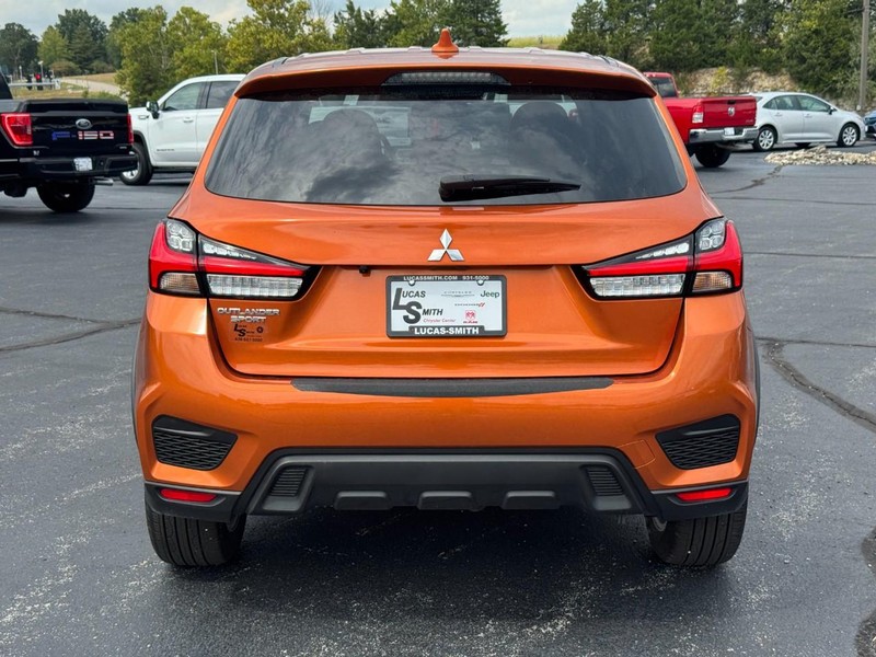 Mitsubishi Outlander Sport Vehicle Full-screen Gallery Image 4