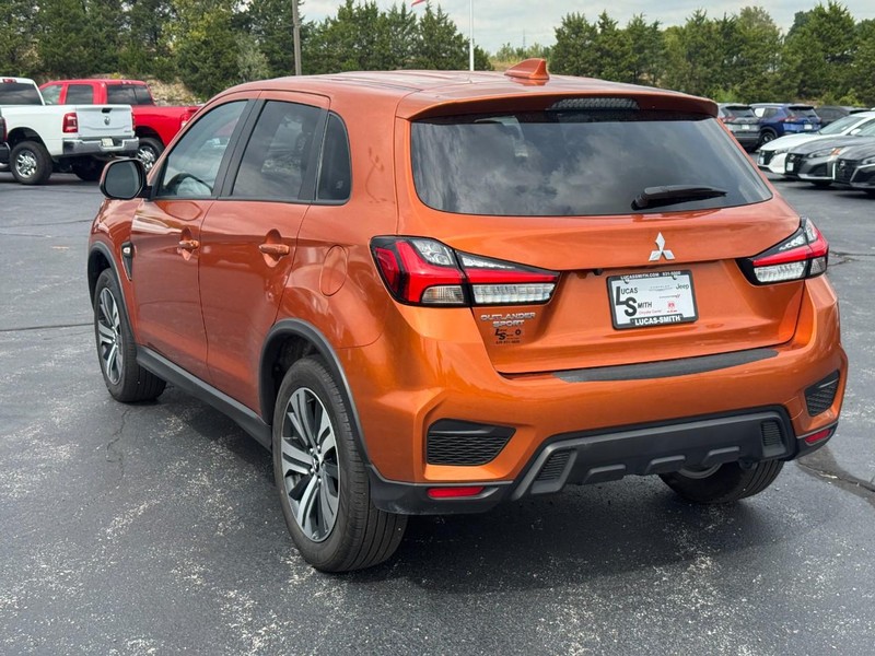 Mitsubishi Outlander Sport Vehicle Full-screen Gallery Image 6