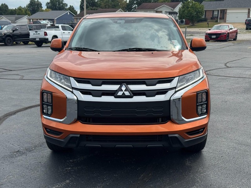 Mitsubishi Outlander Sport Vehicle Full-screen Gallery Image 9