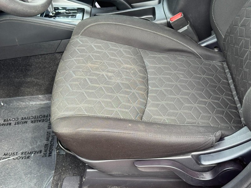 Mitsubishi Outlander Sport Vehicle Full-screen Gallery Image 16