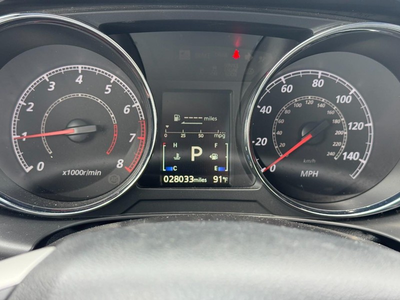 Mitsubishi Outlander Sport Vehicle Full-screen Gallery Image 20