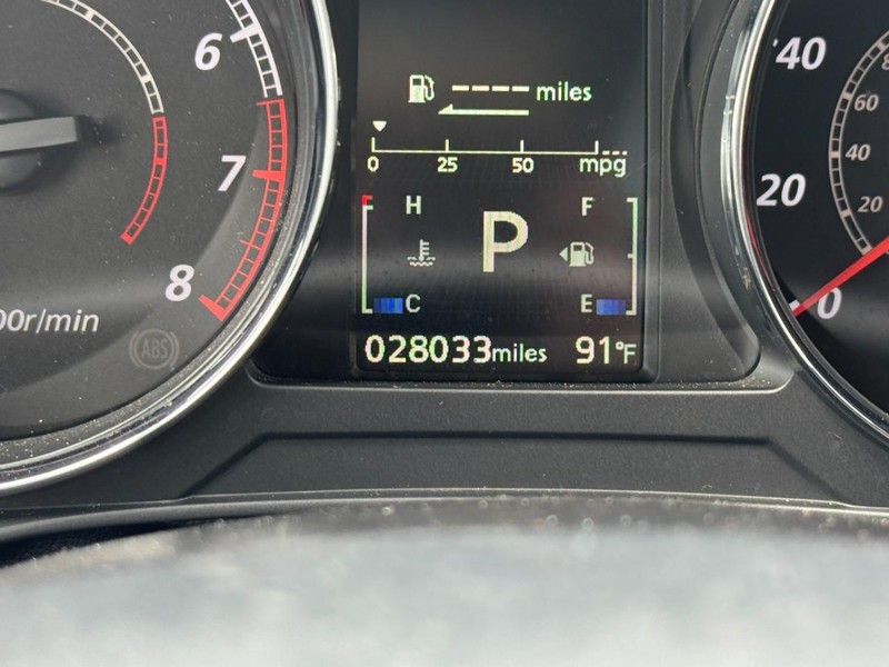 Mitsubishi Outlander Sport Vehicle Full-screen Gallery Image 21