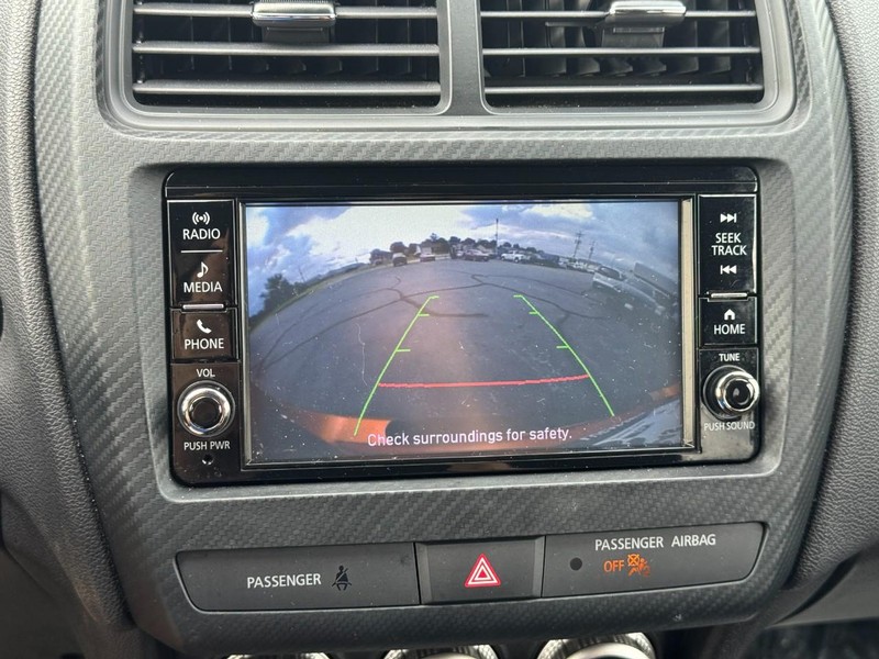 Mitsubishi Outlander Sport Vehicle Full-screen Gallery Image 22