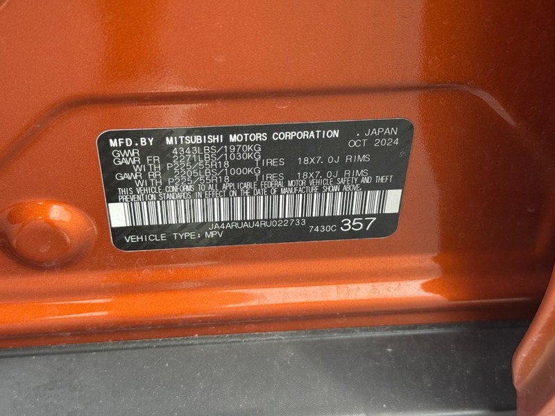 Mitsubishi Outlander Sport Vehicle Full-screen Gallery Image 23