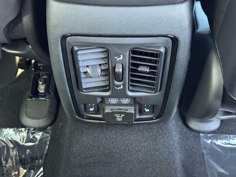Dodge Durango Vehicle Full-screen Gallery Image 8