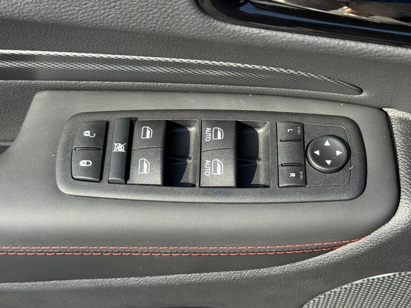 Dodge Durango Vehicle Full-screen Gallery Image 13
