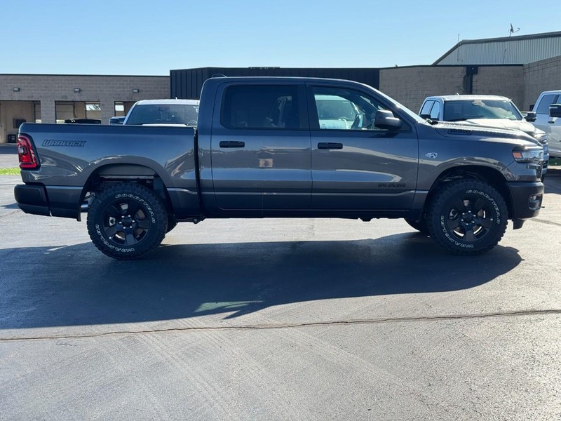 Ram 1500 Vehicle Full-screen Gallery Image 2