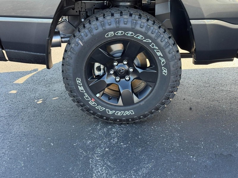 Ram 1500 Vehicle Full-screen Gallery Image 3