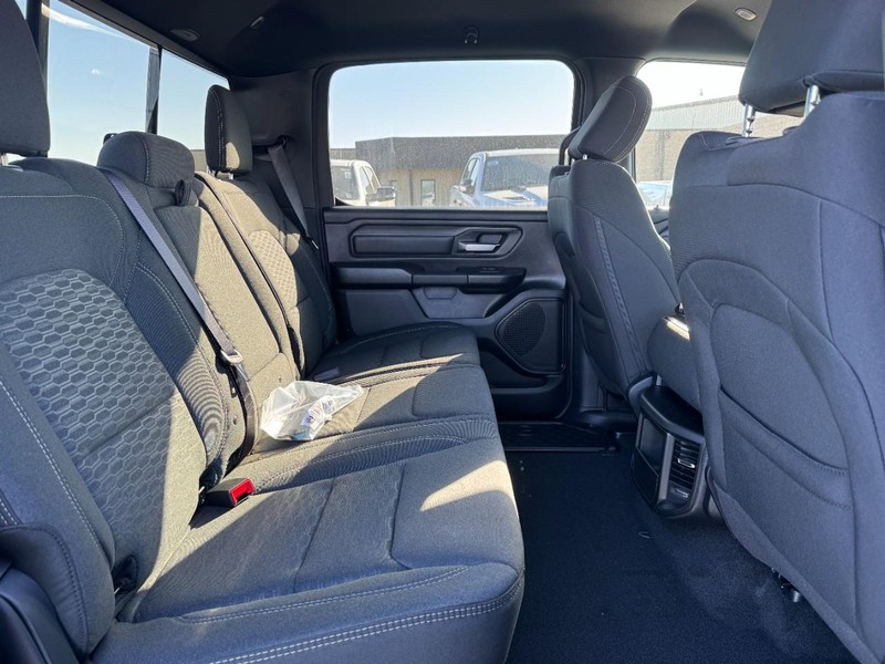 Ram 1500 Vehicle Full-screen Gallery Image 6